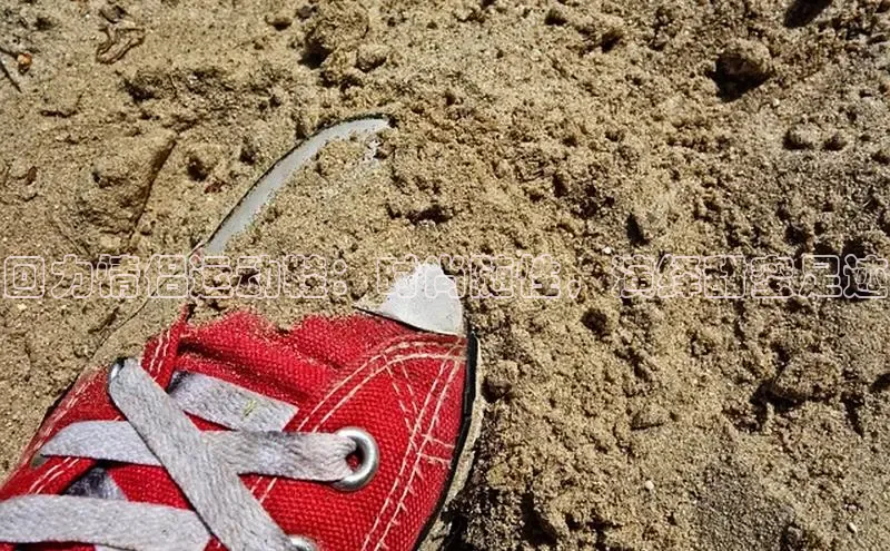 米兰体育58同城回力情侣运动鞋：时尚随性，演绎甜蜜足迹